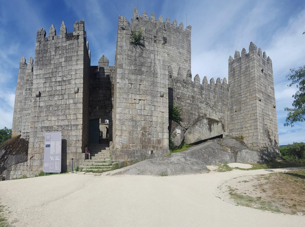 Posh Residences Guimaraes Ngoại thất bức ảnh